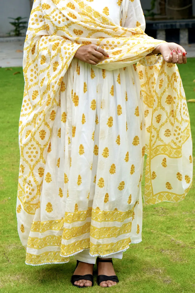 WHITE COLOR ANAARKALI PRINTED KURTI SETS