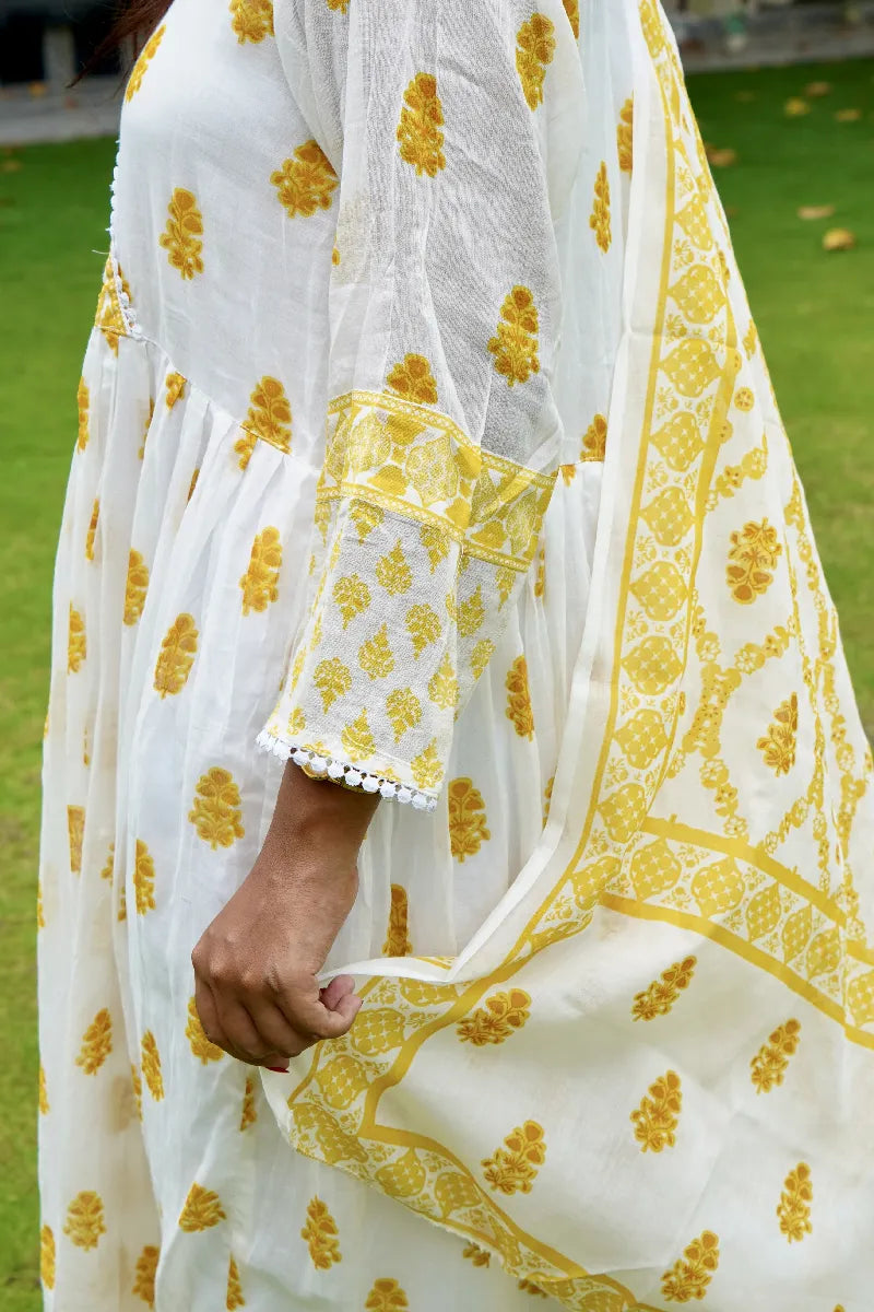 WHITE COLOR ANAARKALI PRINTED KURTI SETS