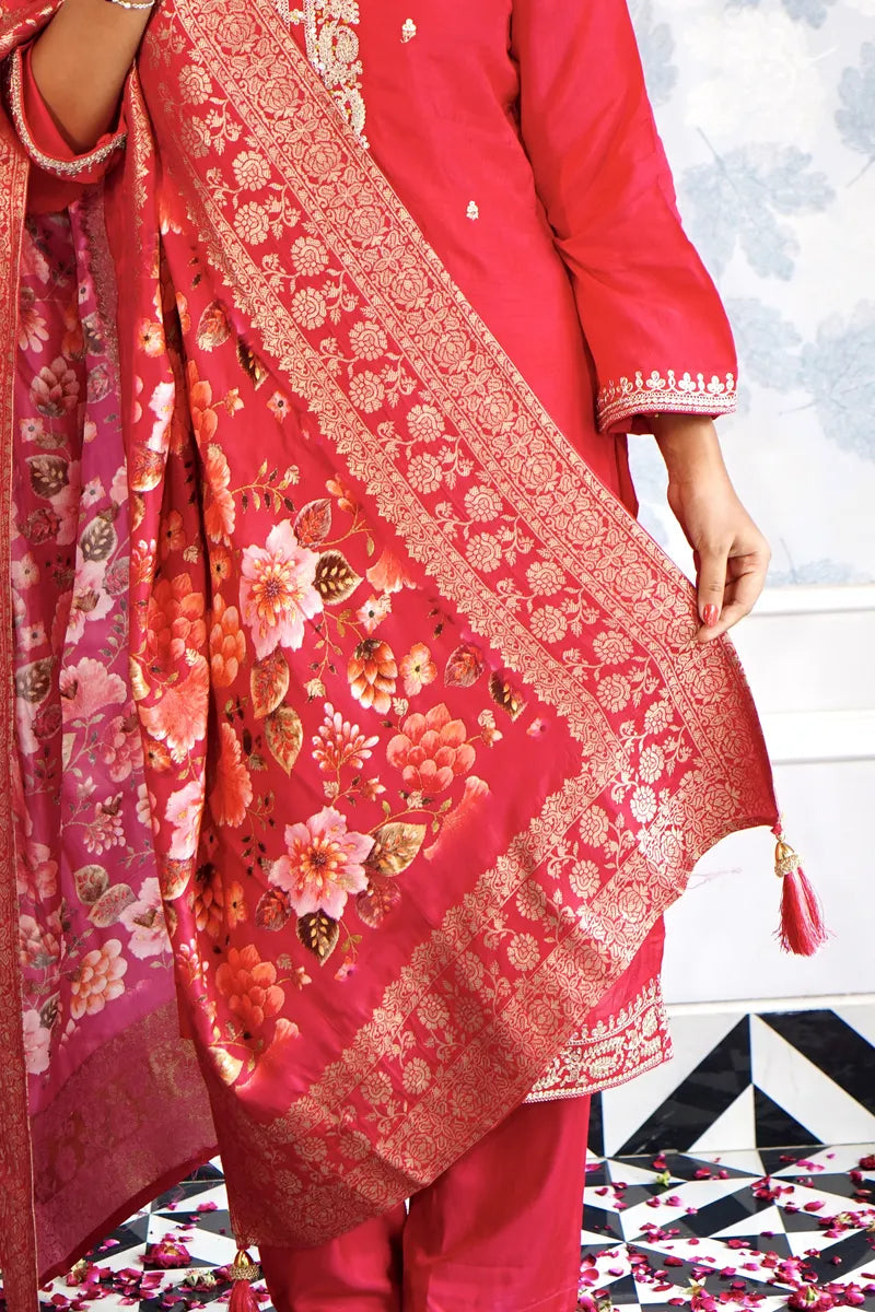 ELEGANT RED ETHNIC SET WITH GOLDEN EMBROIDERY