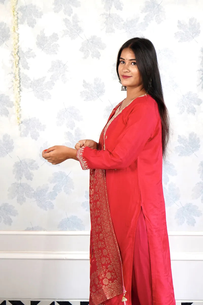 ELEGANT RED ETHNIC SET WITH GOLDEN EMBROIDERY