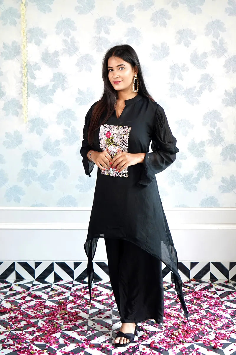 CHIC IN BLACK: THE STATEMENT KURTA SET