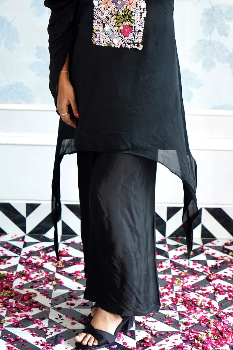 CHIC IN BLACK: THE STATEMENT KURTA SET
