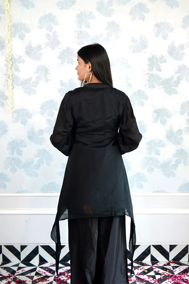 CHIC IN BLACK: THE STATEMENT KURTA SET