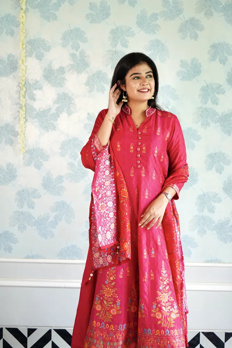 RED ROYALTY – FESTIVE BANARASI ANARKALI ENSEMBLE