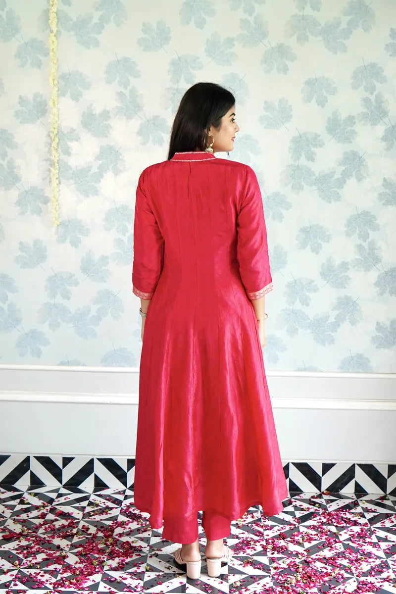 RED ROYALTY – FESTIVE BANARASI ANARKALI ENSEMBLE
