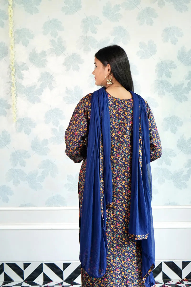 GOLDEN HOUR GLAM – MUSTARD BANARASI WITH NAVY ACCENTS