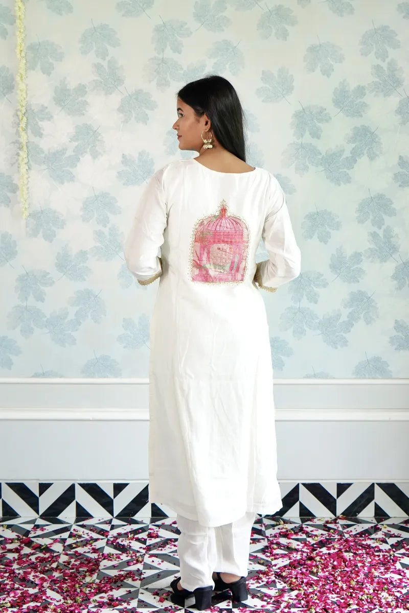 IVORY BLOOM WITH PINK ROYAL CHARM