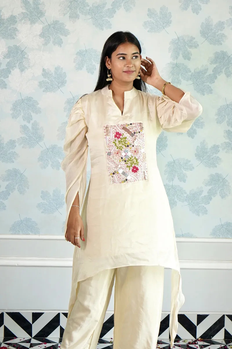 IVORY EMBROIDERED KURTA SET WITH PLEATED SLEEVES & FLORAL YOKE