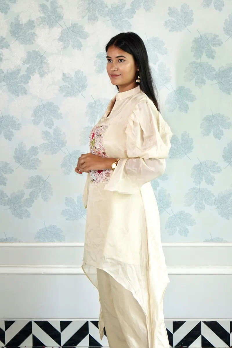 IVORY EMBROIDERED KURTA SET WITH PLEATED SLEEVES & FLORAL YOKE