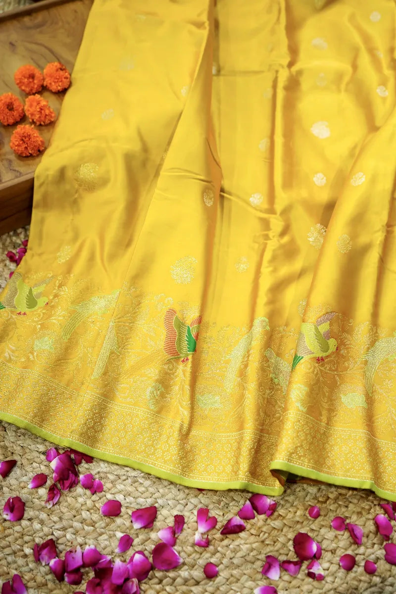 Saree Store in Varanasi with Exclusive Handloom Masterpieces – Lakmi Saree Ghar