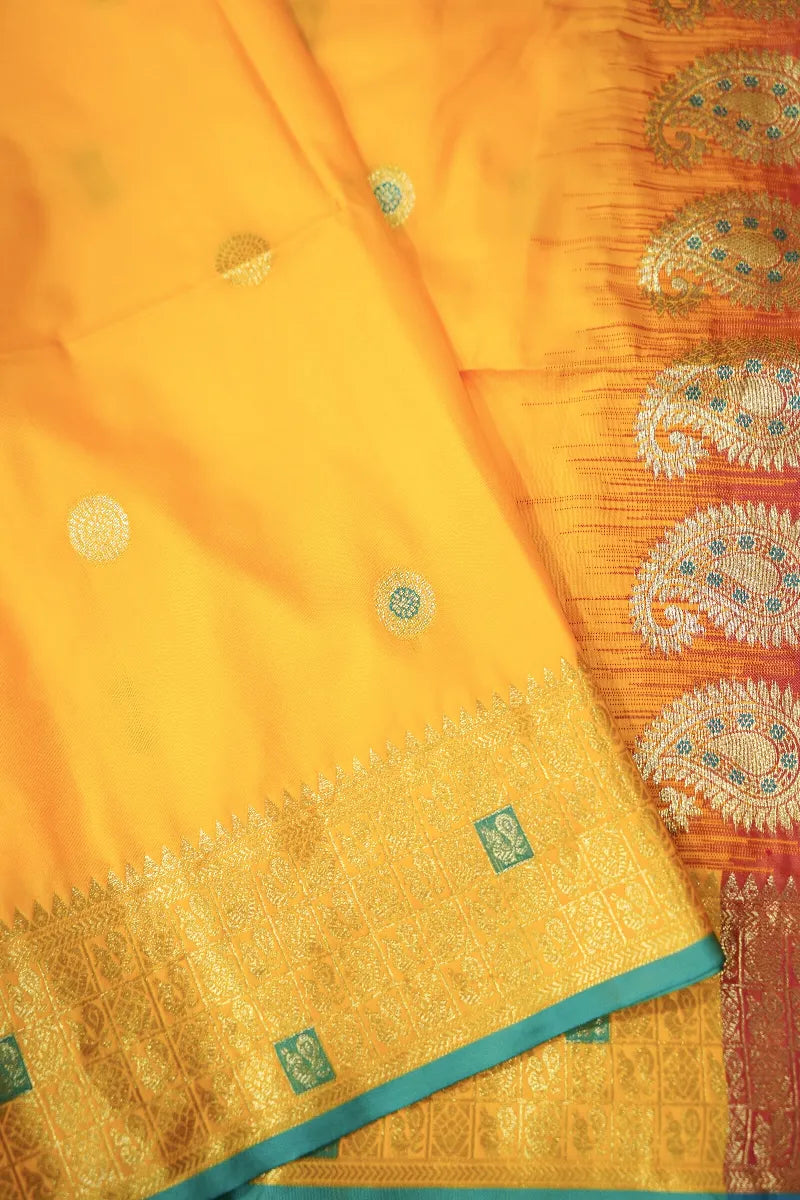 Lakmi Saree Ghar – The Most Iconic Saree Store in Varanasi
