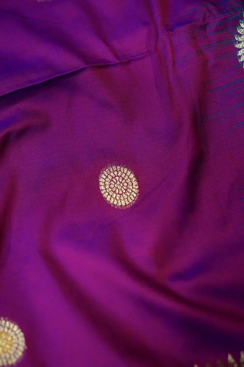 Saree Store in Varanasi Perfect for Wedding Shopping – Lakmi Saree Ghar