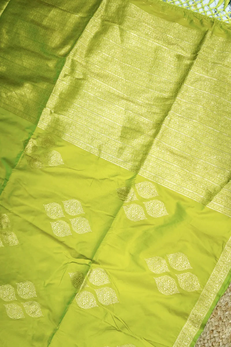 Saree Store in Varanasi Showcasing Classic Banarasi Weaves – Lakmi Saree Ghar