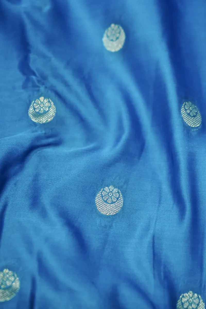 Saree Store in Varanasi Serving Heritage Designs – Lakmi Saree Ghar