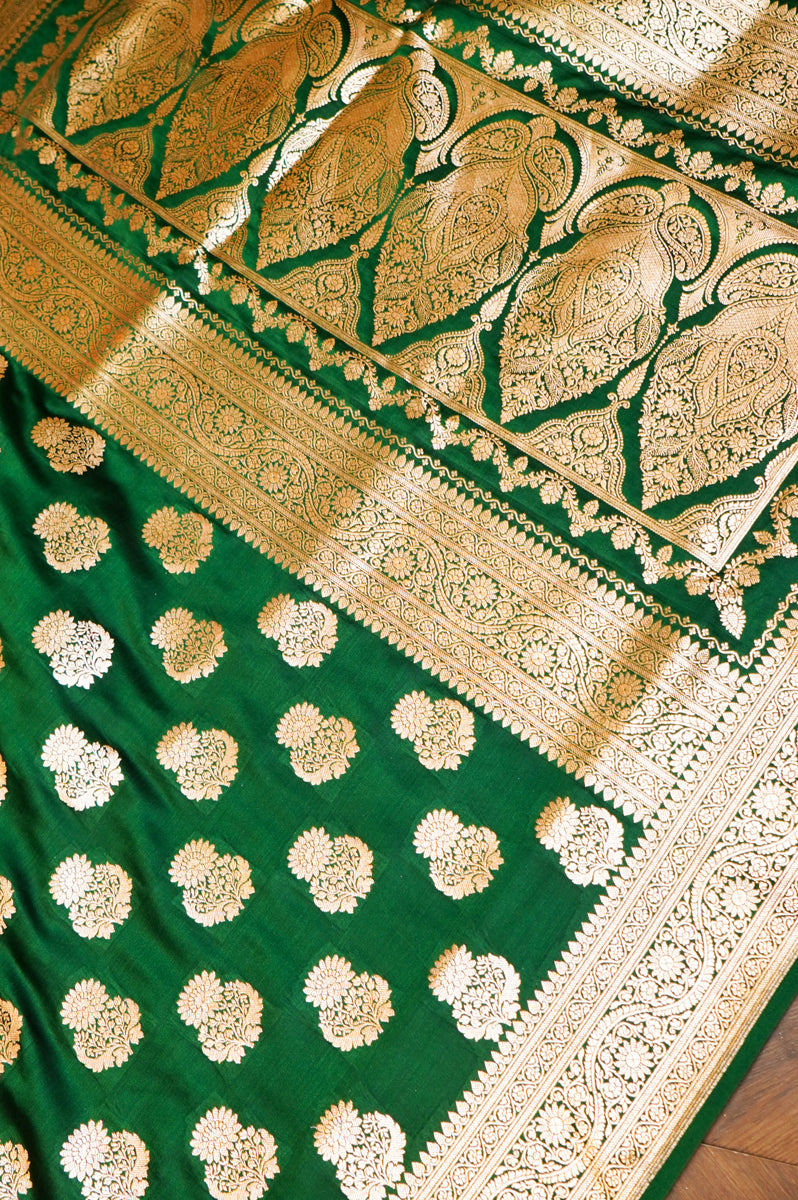 Bottle green Silk Saree with Golden JariProduct Information
Product code
0011030645 (SELF-V-709)
Fabric
Banarasi silk
Saree Colour
Bottle green
Blouse
Bottle green
Care instructionBottle green Silk SareeSaree