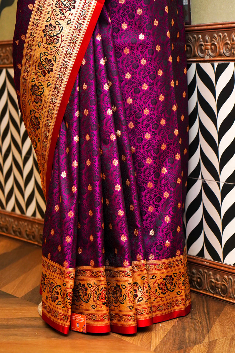 MAGENTA SILK JAMEVAAR WITH GOLDEN JARI WORK Product Information
Product code
0011035014(112-V-40)
Fabric
Banarasi silk
Saree Color
Magenta
Blouse
Red
Care instructions
Dry Wash
MAGENTA SILK JAMEVAARSaree