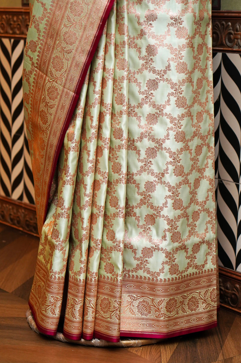 PESTLE PISTA GREEN WITH GOLDEN ZARI Product Information
Product code
0011049713(101-V-40)
Fabric
Banarasi silk
Saree Colour
Pestle Pista Green
Blouse
Pestle Pista Green
Care insPESTLE PISTA GREENSaree