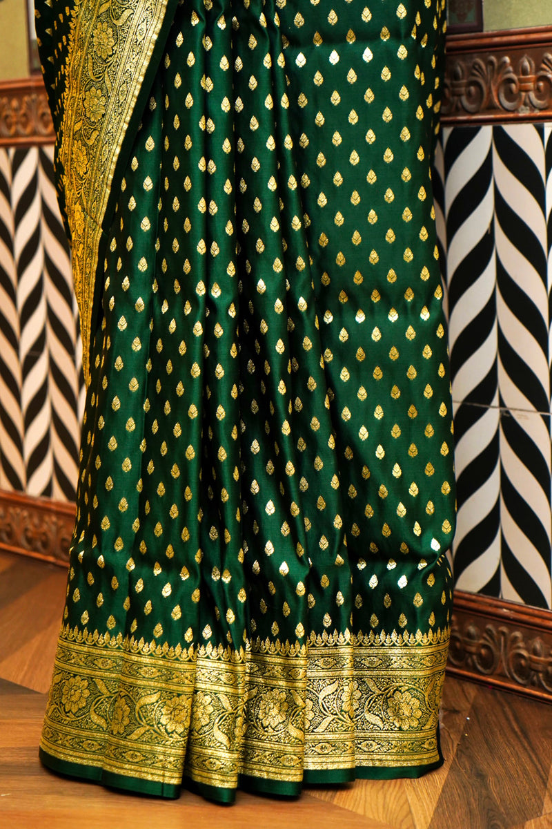 Bottle Green Silk Saree Product Information
Product code
001477671(SELF-V-406)
Fabric
Banarasi silk
Saree Colour
Bottle Green
Blouse
Bottle Green
Care instructions
Bottle Green Silk SareeSaree