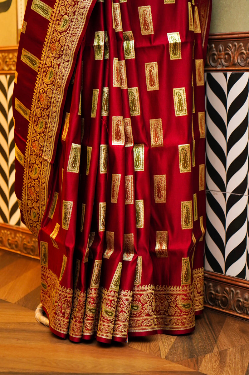Red Golden Jari Silk Saree Product Information
Product code
001893699(7-V-122)
Fabric
Banarasi silk
Saree Colour
Red
Blouse
Red
Care instructions
Dry Wash
About thRed Golden Jari Silk SareeSaree
