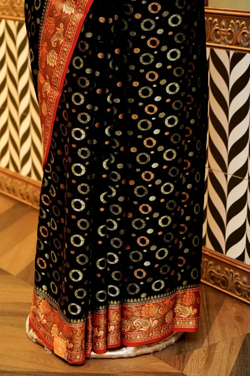 Laxmi_Sarees_Varanasi_001942059