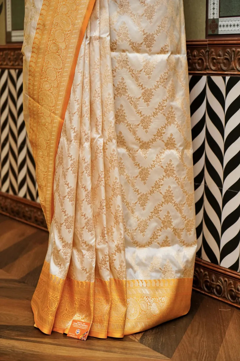 Laxmi_Sarees_Varanasi_001995971
