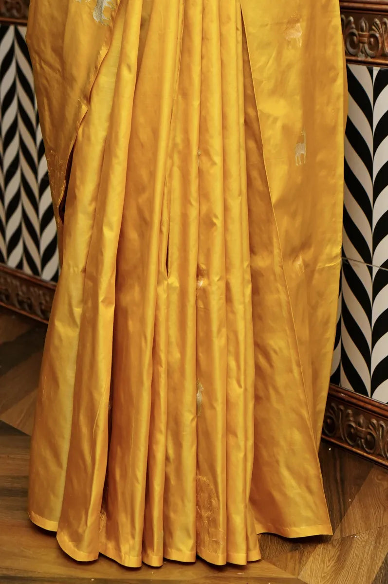 Laxmi_Sarees_Varanasi_0011023573