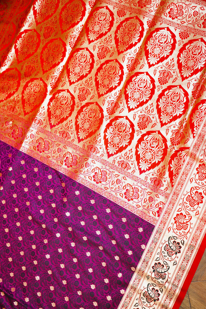 MAGENTA SILK JAMEVAAR WITH GOLDEN JARI WORK Product Information
Product code
0011035014(112-V-40)
Fabric
Banarasi silk
Saree Color
Magenta
Blouse
Red
Care instructions
Dry Wash
MAGENTA SILK JAMEVAARSaree