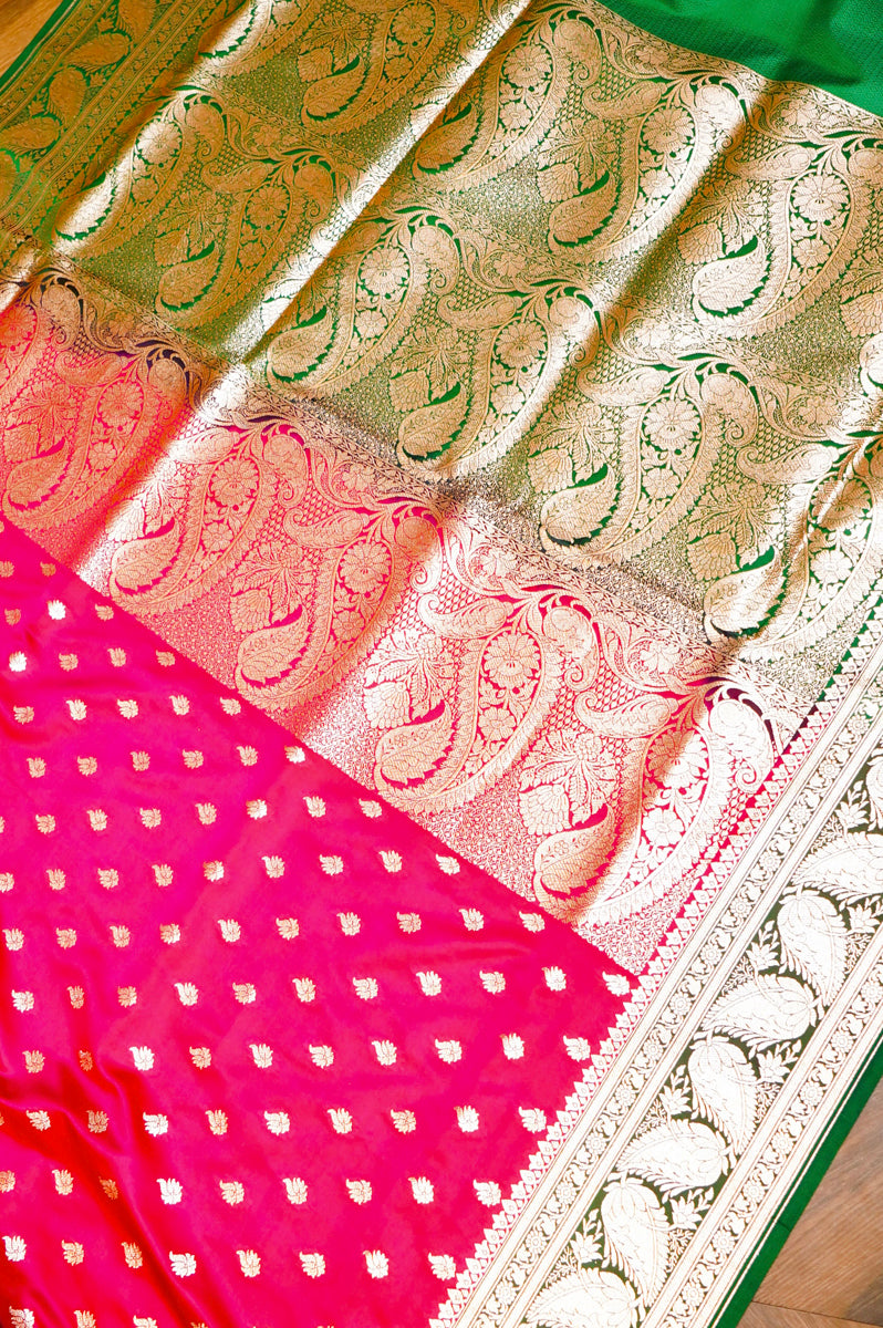 Red & Green Silk Saree with Golden JariProduct Information
Product code
0011035675(2-V-122)
Fabric
Banarasi silk
Saree Colour
RED & GREEN
Blouse
GREEN
Care instructions
DrRed & Green Silk SareeSaree