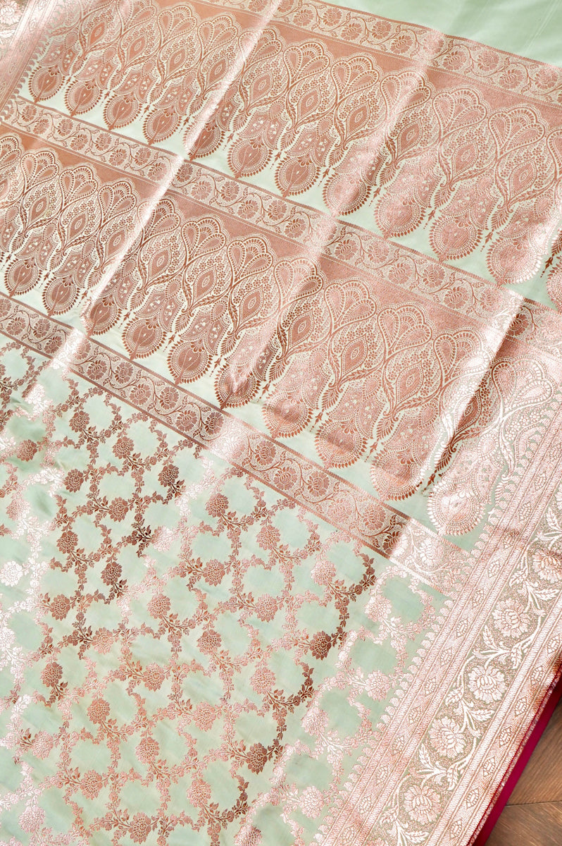 PESTLE PISTA GREEN WITH GOLDEN ZARI Product Information
Product code
0011049713(101-V-40)
Fabric
Banarasi silk
Saree Colour
Pestle Pista Green
Blouse
Pestle Pista Green
Care insPESTLE PISTA GREENSaree