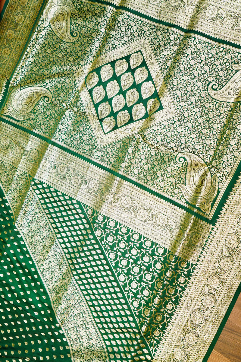Bottle Green Silk Saree Product Information
Product code
001477671(SELF-V-406)
Fabric
Banarasi silk
Saree Colour
Bottle Green
Blouse
Bottle Green
Care instructions
Bottle Green Silk SareeSaree