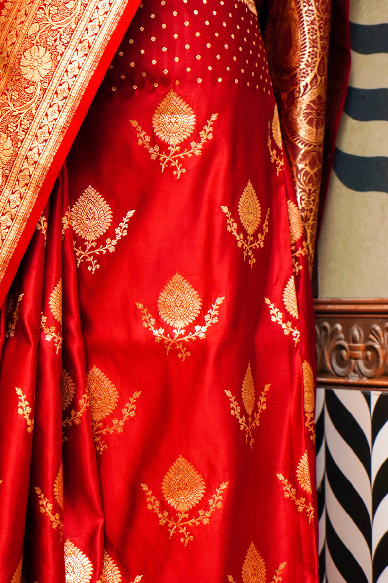 Red Silk Saree with Golden JariProduct Information
Product code
001832907(101-V-40)
Fabric
Banarasi silk
Saree Colour
Red
Blouse
Red
Care instructions
Dry Wash
About Red Silk SareeSaree