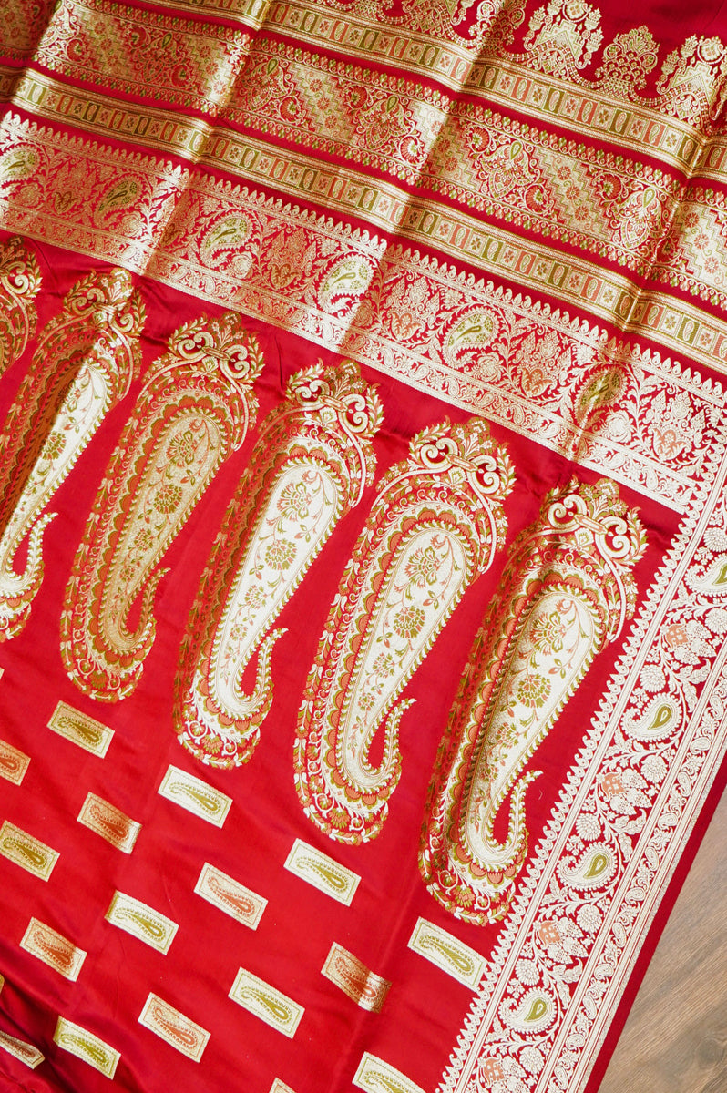 Red Golden Jari Silk Saree Product Information
Product code
001893699(7-V-122)
Fabric
Banarasi silk
Saree Colour
Red
Blouse
Red
Care instructions
Dry Wash
About thRed Golden Jari Silk SareeSaree