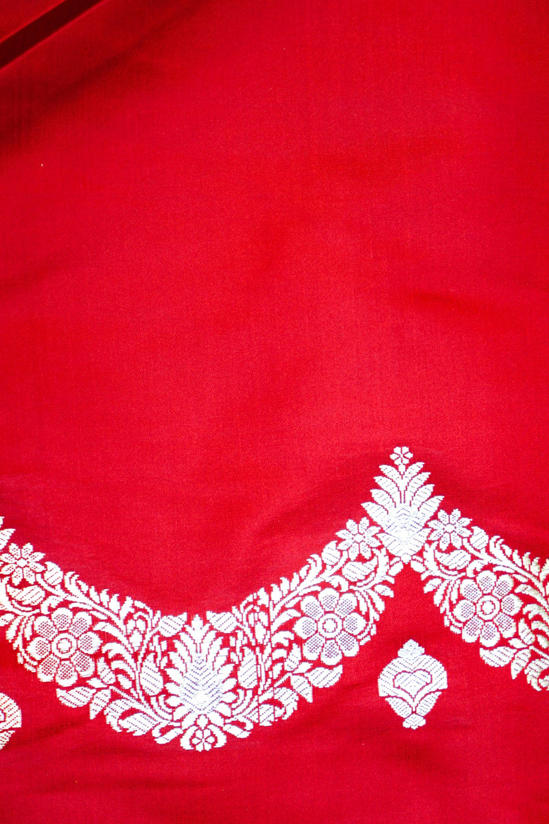 Red Silk Saree with Silver+Golden Zari Product Information
Product code
0011021920 (1-V-406)
Fabric
Banarasi silk
Saree Colour
Red
Blouse
Red
Care instructions
Dry Wash
AbouRed Silk SareeSaree