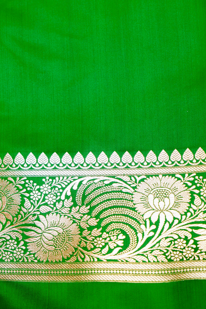 Maroon Silk Plain SareeProduct Information
Product code
0011034937 (101-v-40)
Fabric
Banarasi silk
Saree Colour
Maroon & Green
Blouse
Green
Care instructions
Maroon Silk Plain SareeSaree