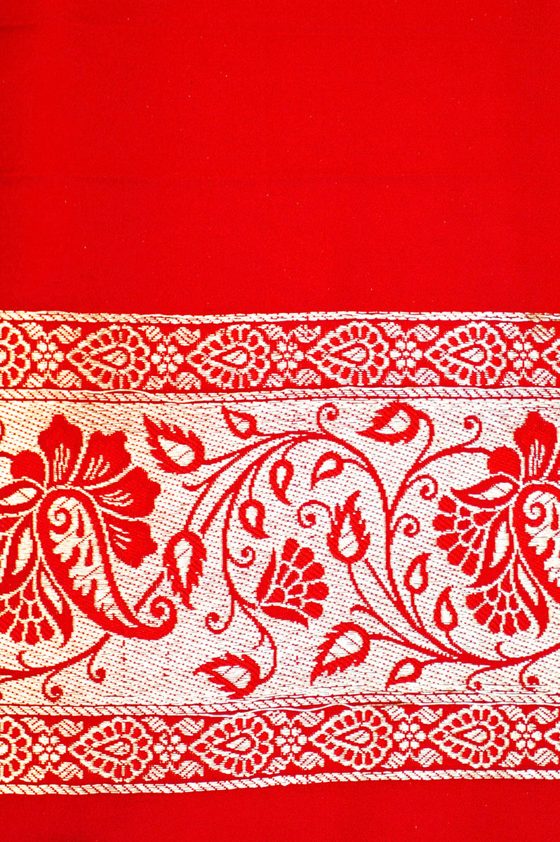 MAGENTA SILK JAMEVAAR WITH GOLDEN JARI WORK Product Information
Product code
0011035014(112-V-40)
Fabric
Banarasi silk
Saree Color
Magenta
Blouse
Red
Care instructions
Dry Wash
MAGENTA SILK JAMEVAARSaree