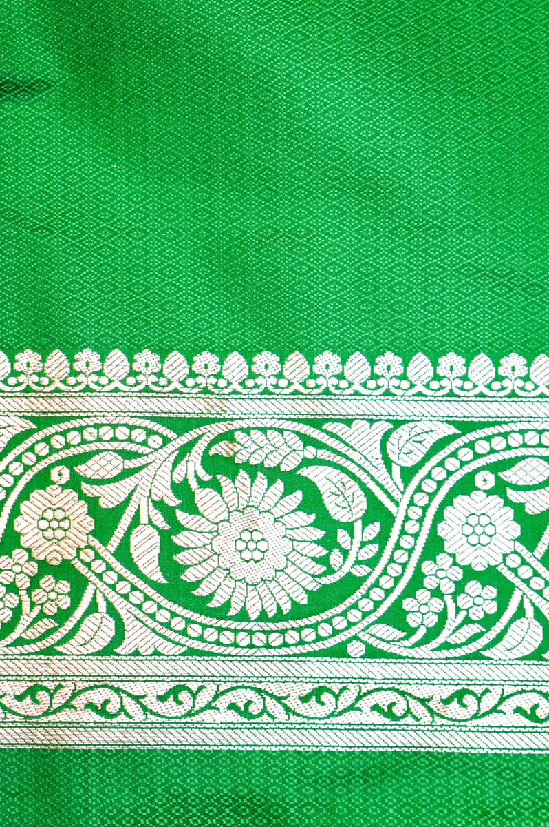 Magenta & Green Silk Saree Product Information
Product code
0011035662 (2-V-122)
Fabric
Banarasi silk
Saree Colour
Magenta & Green
Blouse
Green
Care instructions
Magenta & Green Silk SareeSaree