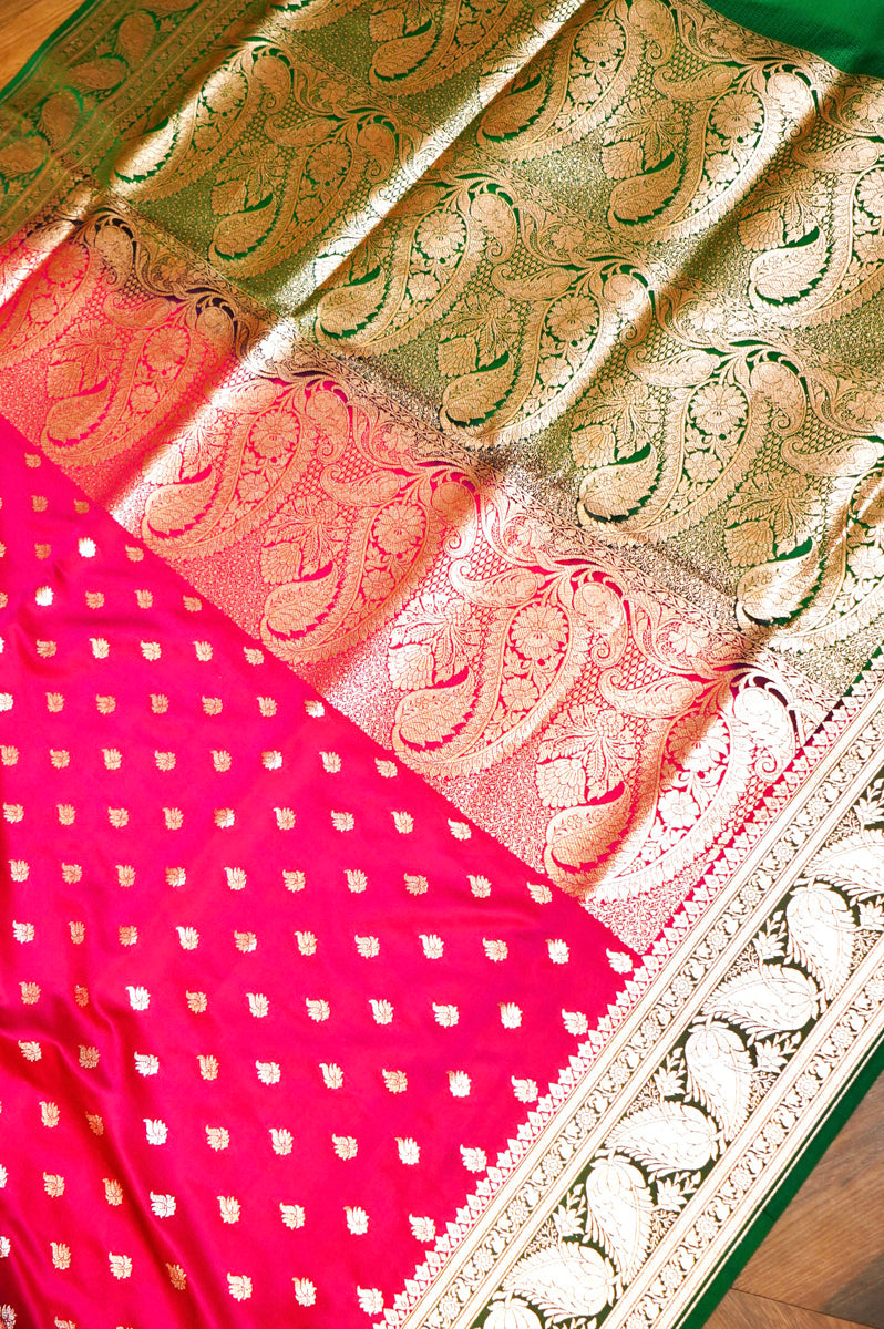 Red & Green Silk Saree with Golden JariProduct Information
Product code
0011035675(2-V-122)
Fabric
Banarasi silk
Saree Colour
RED & GREEN
Blouse
GREEN
Care instructions
DrRed & Green Silk SareeSaree