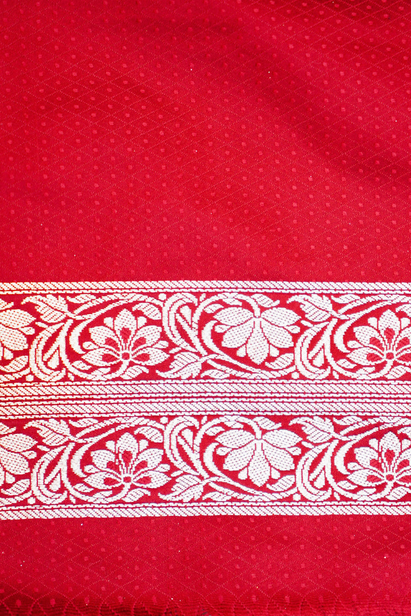RED & GOLDEN ZARI WITH MEENAKARI Product Information
Product code
0011049102(2-V-122)
Fabric
Banarasi silk
Saree Colour
Red
Blouse
Red
Care instructions
Dry Wash
About tRED & GOLDEN ZARISaree
