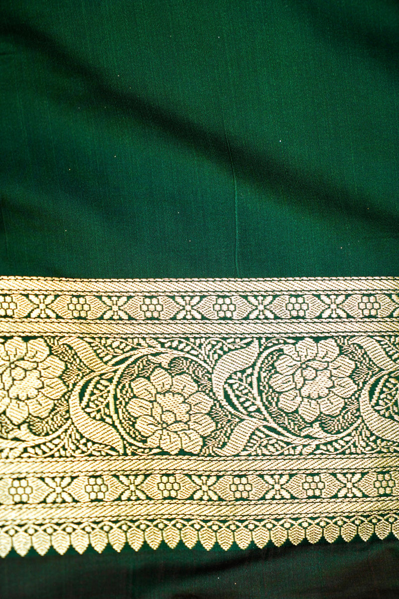Bottle Green Silk Saree Product Information
Product code
001477671(SELF-V-406)
Fabric
Banarasi silk
Saree Colour
Bottle Green
Blouse
Bottle Green
Care instructions
Bottle Green Silk SareeSaree