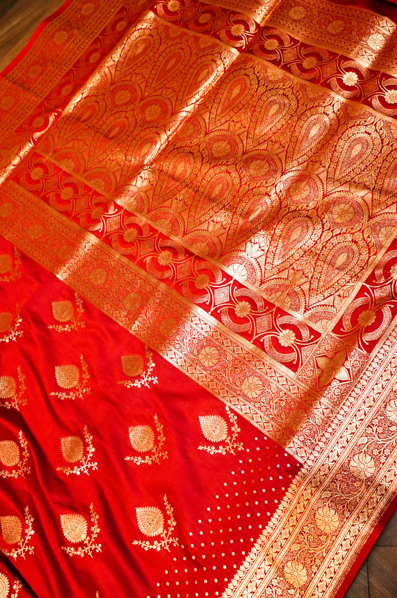 Red Silk Saree with Golden JariProduct Information
Product code
001832907(101-V-40)
Fabric
Banarasi silk
Saree Colour
Red
Blouse
Red
Care instructions
Dry Wash
About Red Silk SareeSaree