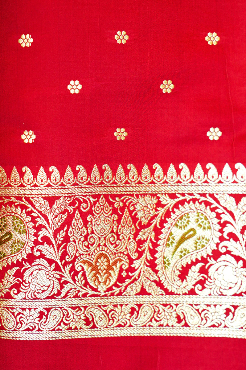 Red Golden Jari Silk Saree Product Information
Product code
001893699(7-V-122)
Fabric
Banarasi silk
Saree Colour
Red
Blouse
Red
Care instructions
Dry Wash
About thRed Golden Jari Silk SareeSaree