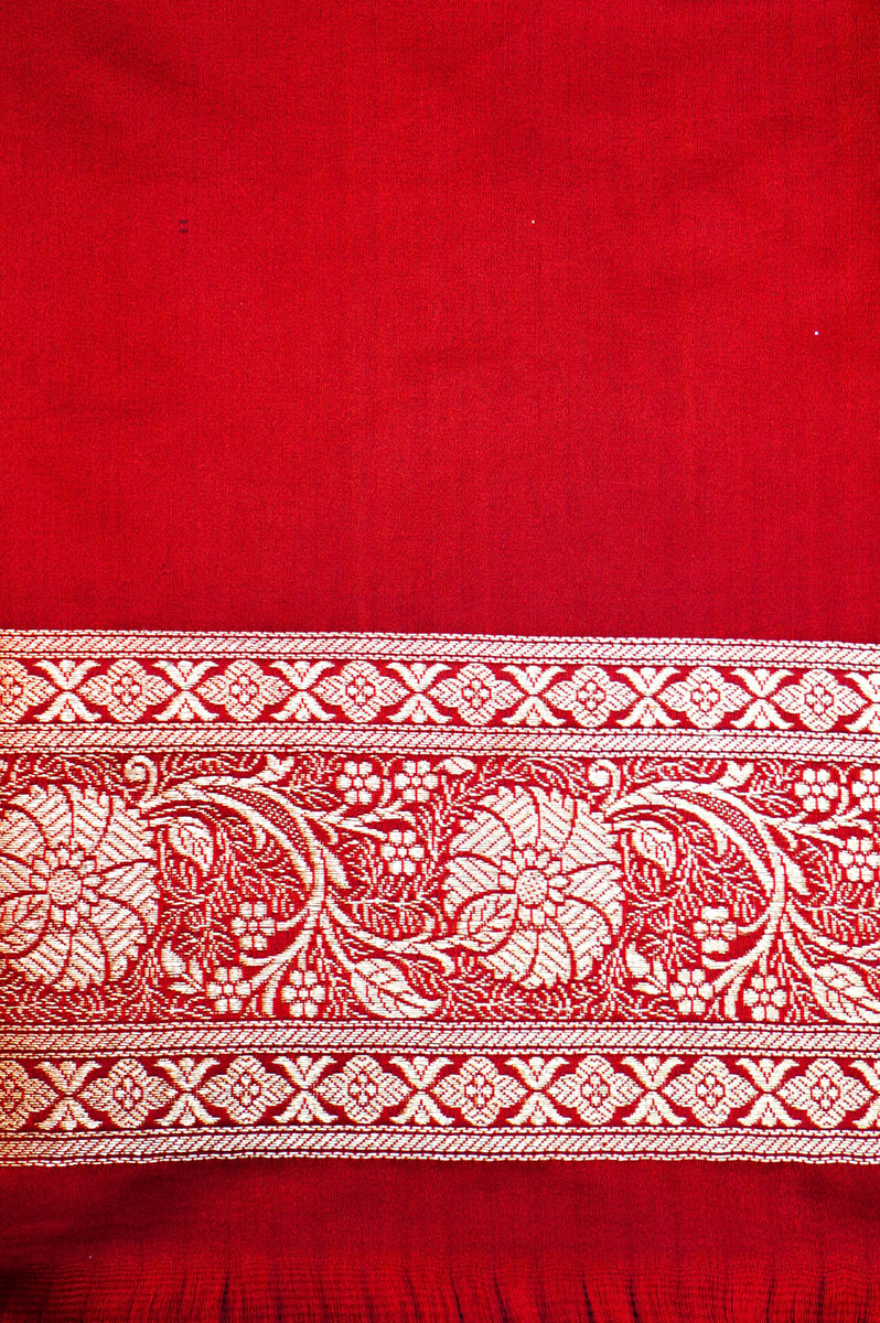 Red Silk Saree with Golden JariProduct Information
Product code
001832907(101-V-40)
Fabric
Banarasi silk
Saree Colour
Red
Blouse
Red
Care instructions
Dry Wash
About Red Silk SareeSaree