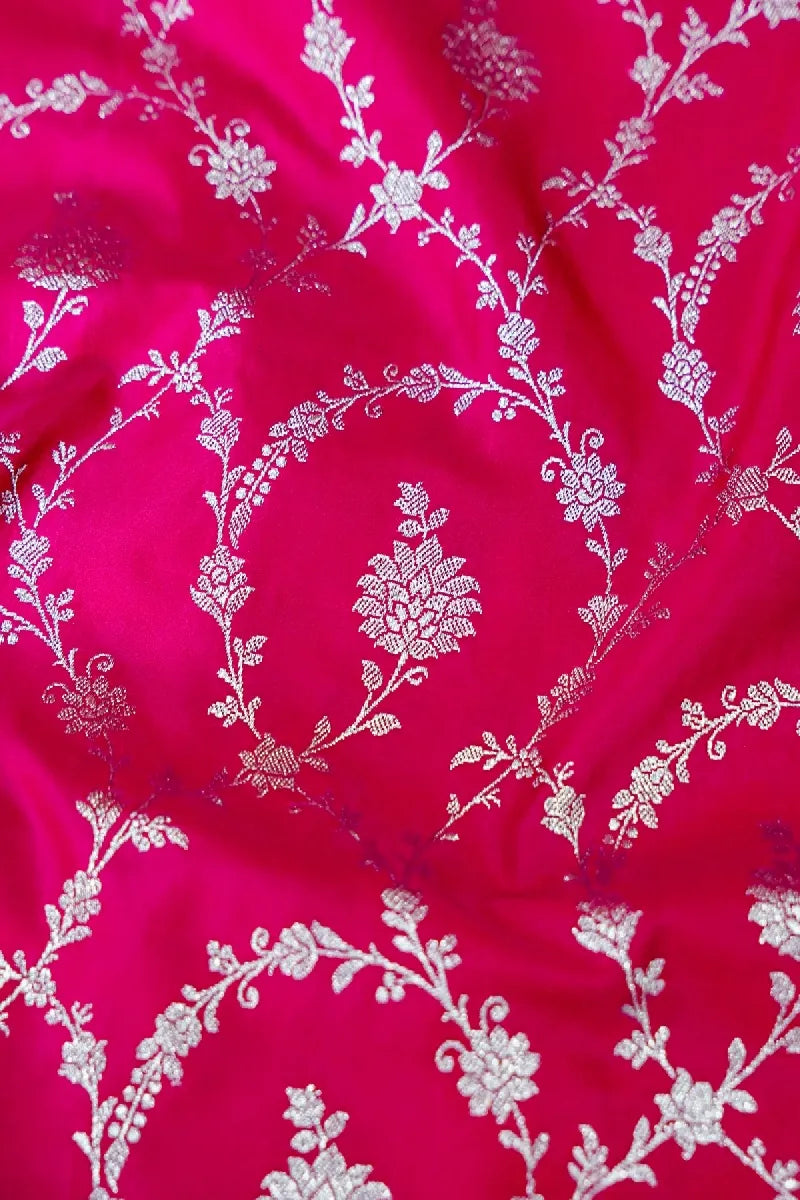 tourist saree shop Varanasi