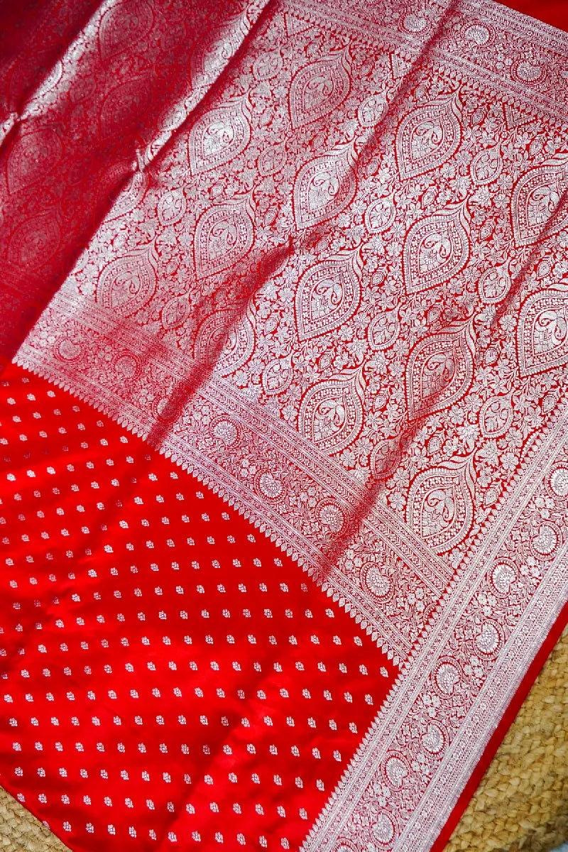 traditional saree shop in Varanasi