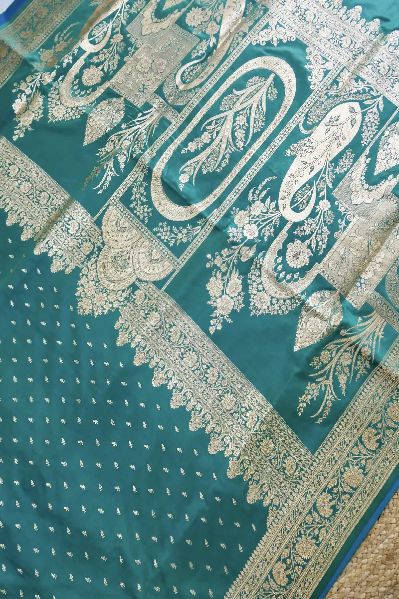 Saree store near Vishwanath Temple