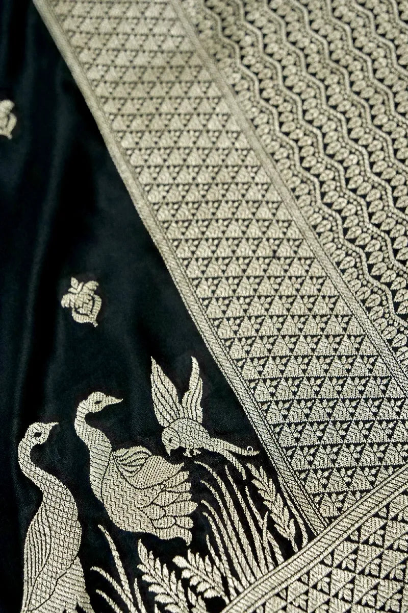 Varanasi shop offering Banarasi silk sarees