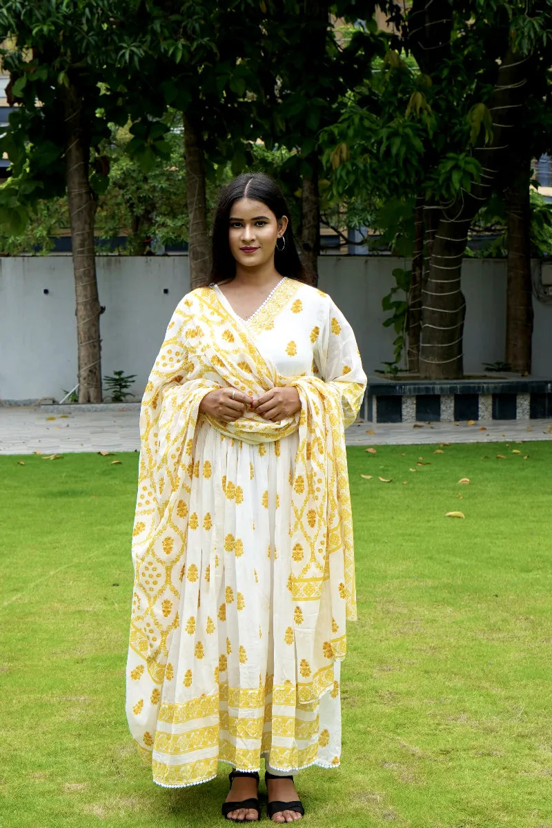 WHITE COLOR ANAARKALI  PRINTED  KURTI SETS