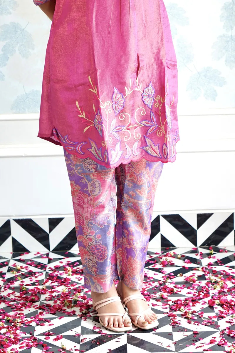 "PINK PETAL ELEGANCE: THREADWORK KURTA WITH PRINTED PANTS"