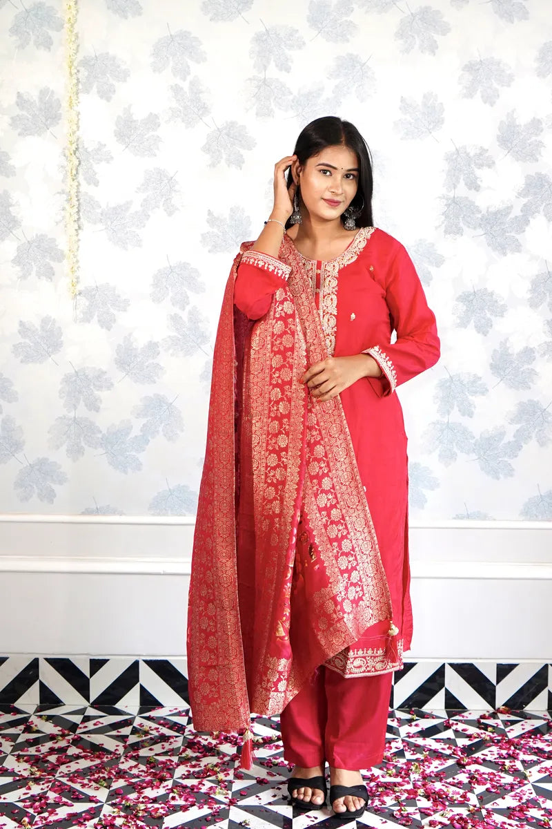ELEGANT RED ETHNIC SET WITH GOLDEN EMBROIDERY