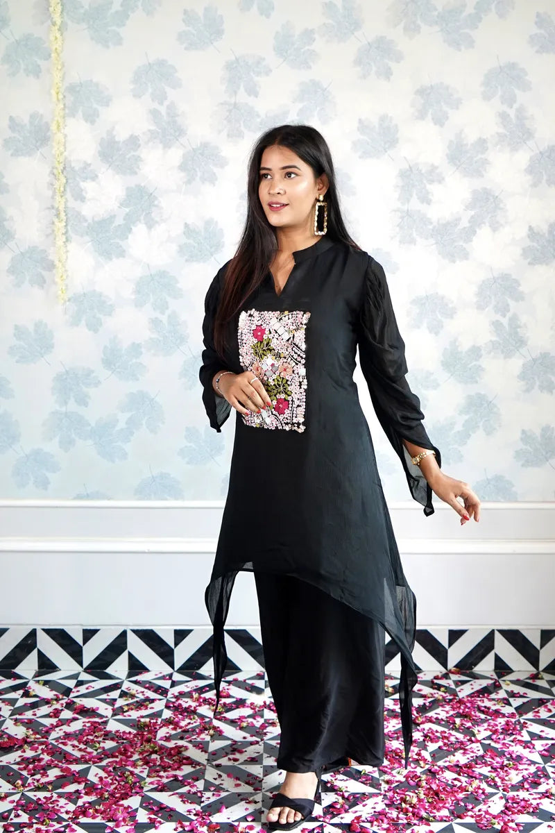 CHIC IN BLACK: THE STATEMENT KURTA SET